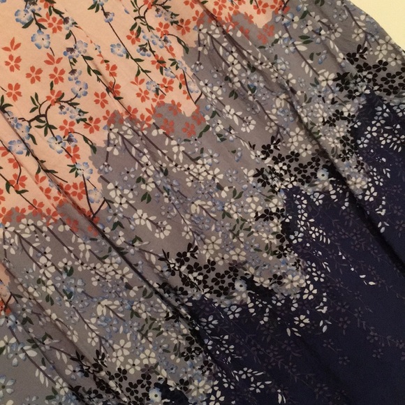 Floral sleeveless tank top - Picture 3 of 5